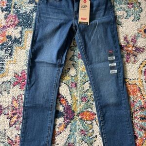 Levi's Women's Skinny Jeans in Classic Blue